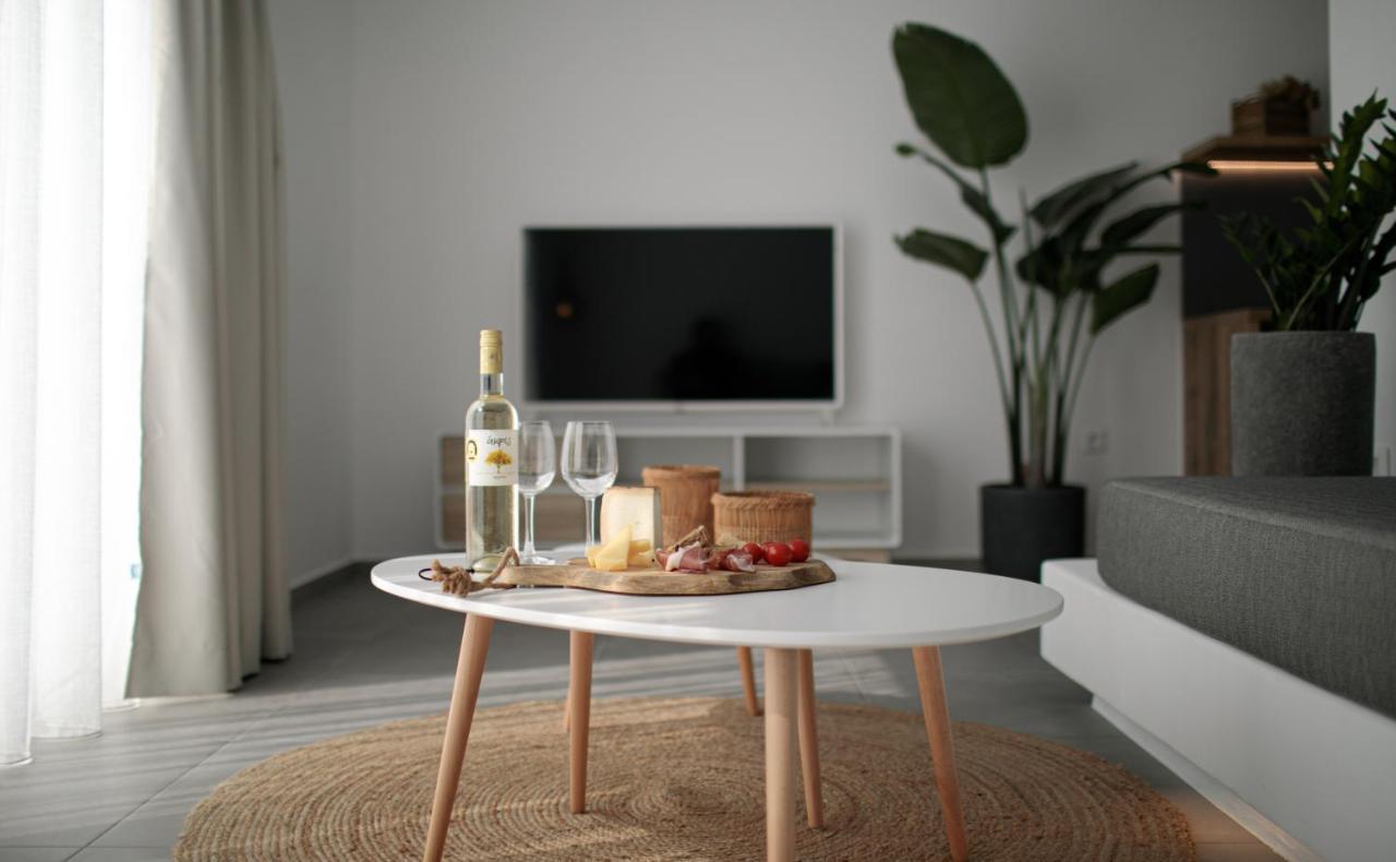 Seanfinity Beachfront Suites Mikri Vigla Buitenkant foto