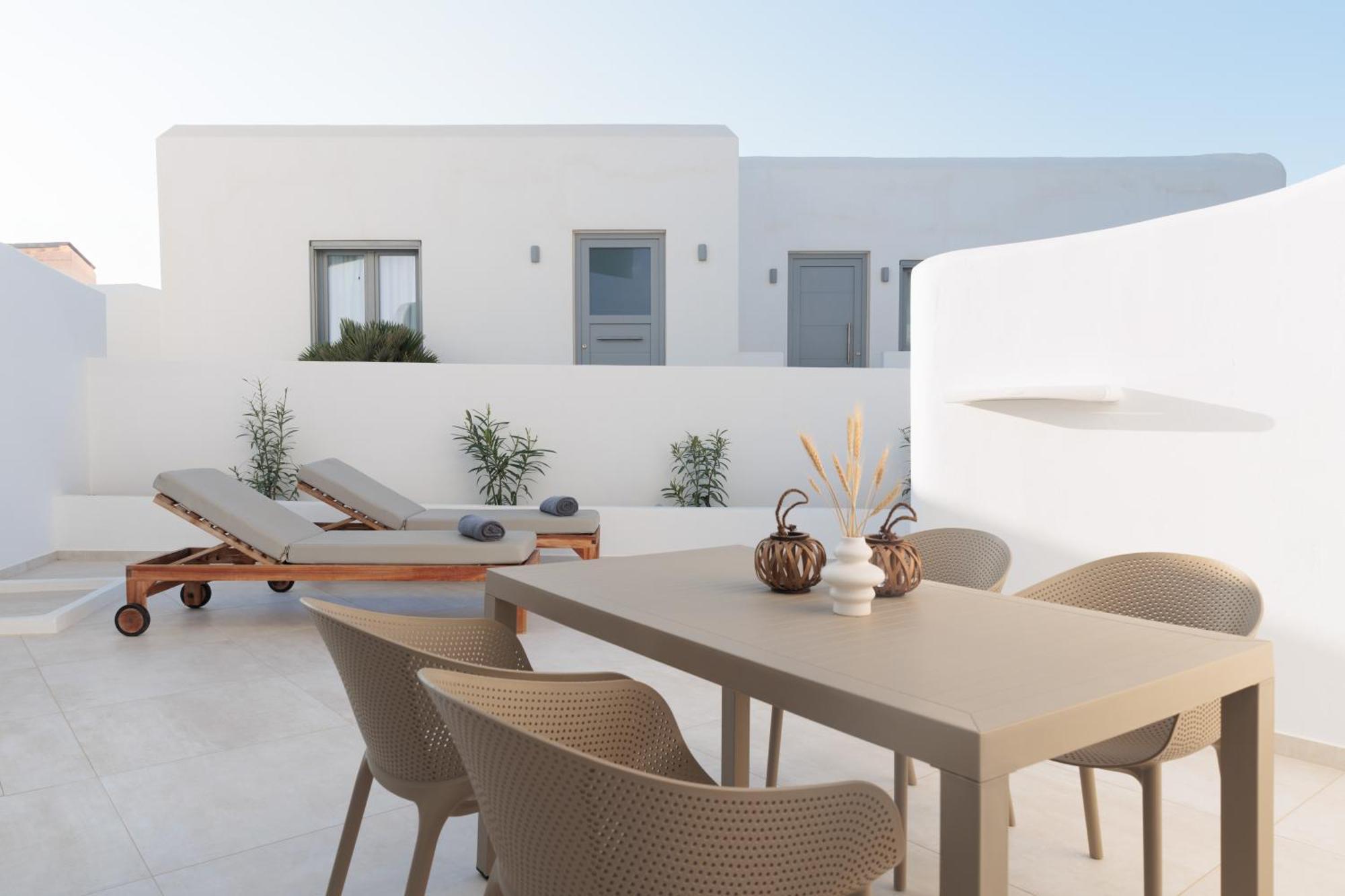 Seanfinity Beachfront Suites Mikri Vigla Buitenkant foto